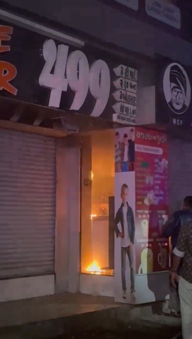 વડોદરામાં મોડી રાત્રે આગનો બનાવ