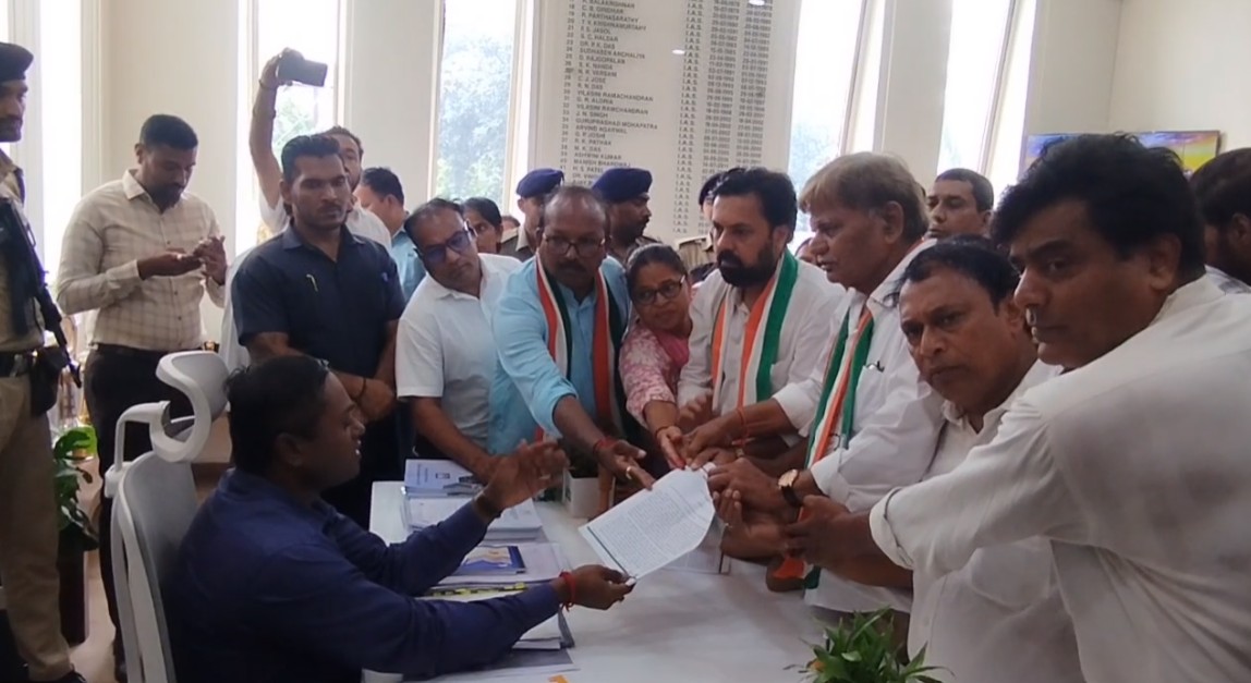 વડોદરા શહેર કોંગ્રેસ અને લારી ગલ્લા ધારકો સાથે મ્યુ. કમિશનરને રજૂઆત  