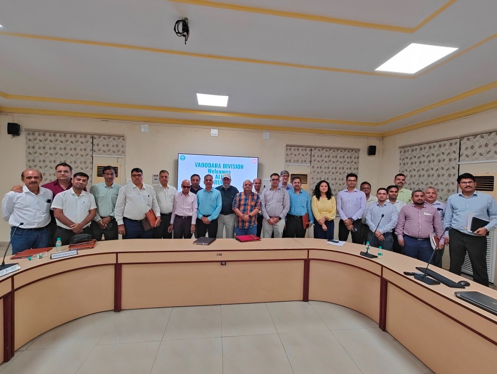 વડોદરા મંડળ ખાતે મંડળ  રેલ ઉપભોક્તા સલાહકાર સમિતિની બેઠકનું આયોજન