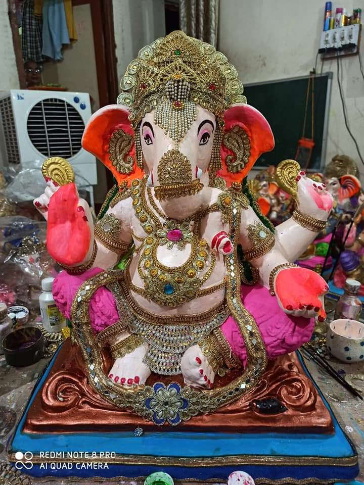 ગુજરાત માટીકામ બોર્ડ દ્વારા માન્યતા પ્રાપ્ત મૂર્તિકાર પ્રતિમા શાહ દ્વારા ઇકો ફ્રેન્ડલી મૂર્તિઓનું નિર્માણ કરવામાં આવ્યું 