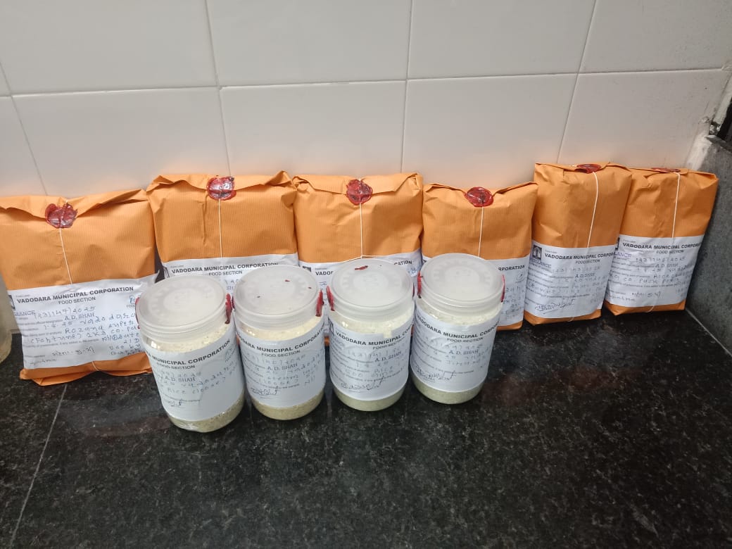 ખોરાક શાખા દ્વારા 15 જેટલાં ખાધ પદાર્થોનું ઇન્સ્પેક્શન, 50 જેટલાં નમુના લીધા, 2 યુનિટ પર પ્રી -ઇન્સ્પેક્શન કામગીરી કરાઈ