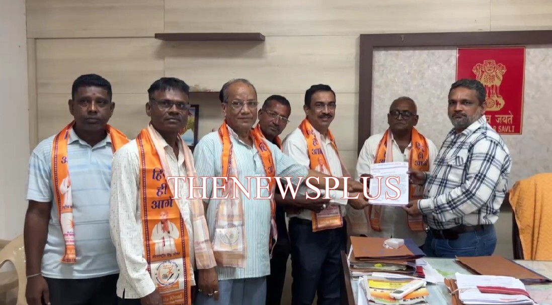 સાવલીમાં આંતરરાષ્ટ્રીય વિશ્વ હિન્દુ પરિષદ રાષ્ટ્રીય બજરંગ દળનાં સભ્યો દ્વારા સાવલી મામલતદારને આવેદન પત્ર આપ્યું
