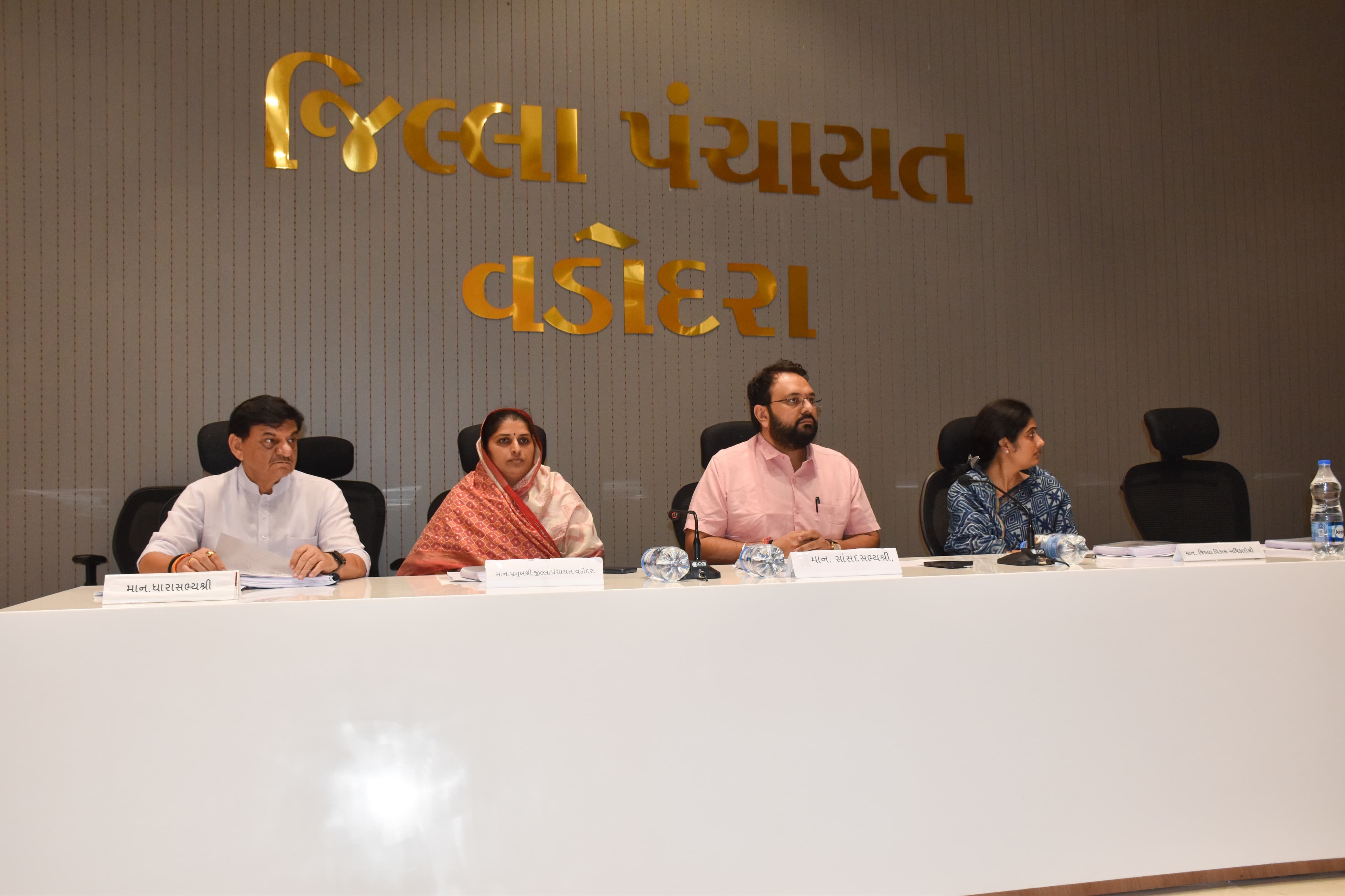 સાંસદ ડો. હેમાંગ જોષીની અધ્યક્ષતામાં વડોદરામાં દિશાની બેઠક યોજાઈ