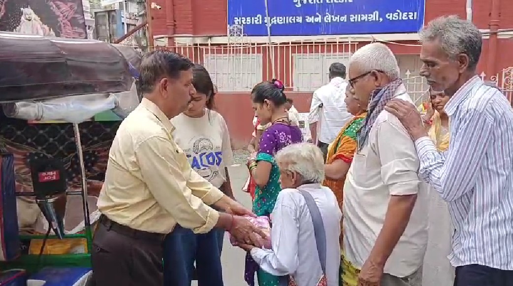 નિ સહાય માનવ કલ્યાણ સંઘ દ્વારા નિરાધાર અને વિકલાંગ ભાઈ બહેનોને અનાજની કીટનું વિતરણ કરવામાં આવ્યું