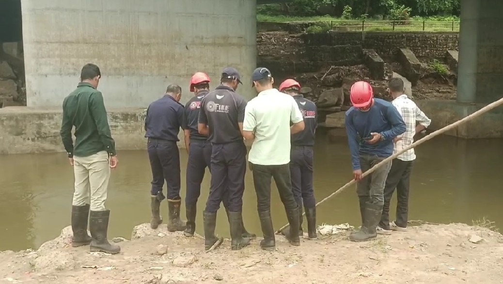 ચેતક બ્રિજ પાસે વિશ્વામિત્રી નદીમાંથી માથા વગરનો  મૃતદેહ 