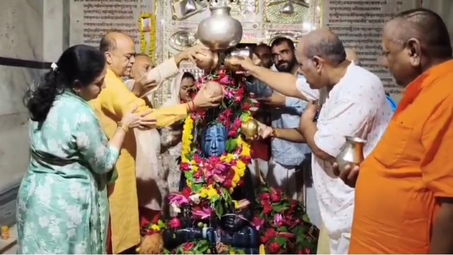 ગુજરાતનું મીની કાશી કહેવાતા કાયાવરોહણ તીર્થના લકુલીશ મહાદેવજીના દર્શન અર્થે શિવ ભક્તોનો ઘસારો