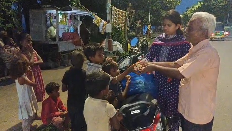 ની:સહાય માનવ કલ્યાણ સંઘ અને હરી સેવા ટ્રસ્ટ દ્વારા જરૂરિયાતમંદોને ખાદ્યસામગ્રી વિતરણ કરાયું છે.