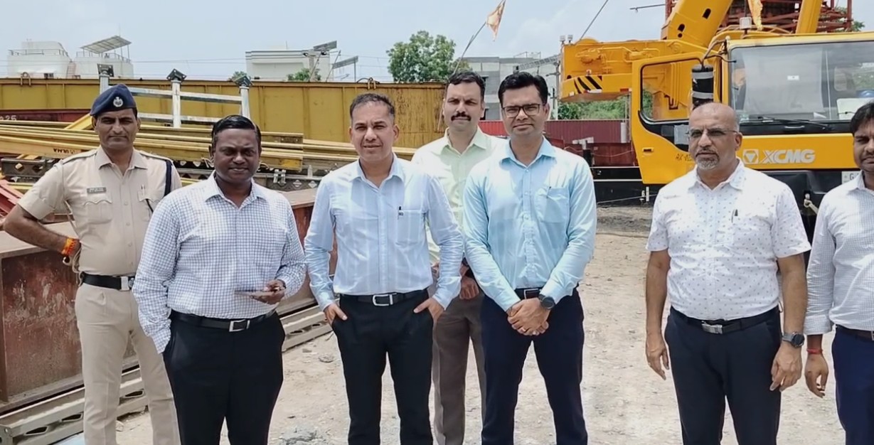 મ્યુનિસિપલ કમિશનર અને ડિવિઝનલ રેલવે મેનેજર દ્વારા બુલેટ ટ્રેન કામગીરીનું સંયુક્ત નિરીક્ષણ હાથ ધરવામાં આવ્યું    