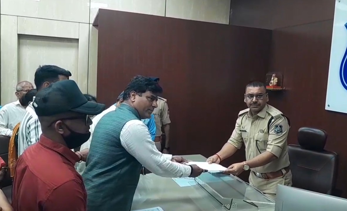 ગોત્રી વિસ્તારમાં હત્યાના બનાવને લઈને મહારાષ્ટ્રીયન સમાજના આગેવાનો દ્વારા જિલ્લા પોલીસને આવેદનપત્ર આપી રજૂઆત કરવામાં આવી 