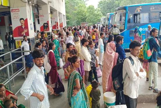 મુસાફરોના ઘસારાને પહોંચી વળવા વધારાની 50 બસો મૂકવામાં આવી 