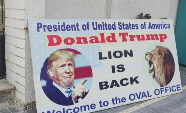 વડોદરામાં ડોનાલ્ડ ટ્રમ્પની વાહવાહી કરતા પોસ્ટરથી વિવાદ 