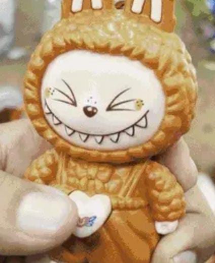 વિચિત્ર અને ડરામણી લાગતી લાબુબુ ડોલ સોશિયલ મીડિયામાં ટ્રેન્ડિંગ