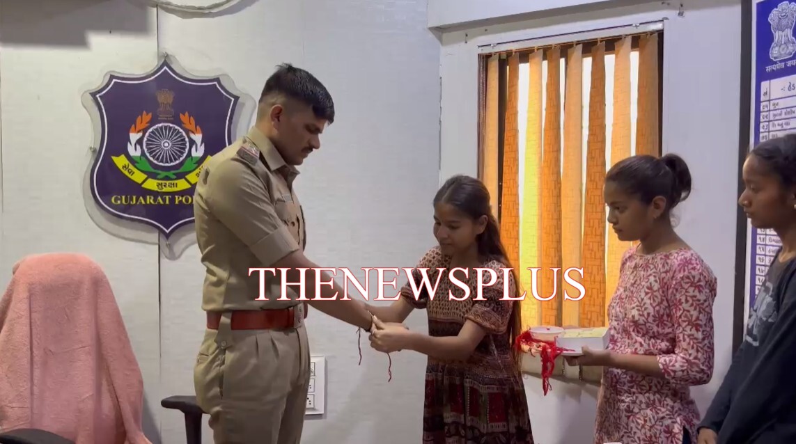 સાવલીમાં અખિલ ભારતીય વિદ્યાર્થી પરિષદની વિદ્યાર્થીનીઓ દ્વારા સાવલી પોલીસ સ્ટેશન ખાતે રક્ષા બંધનનું પર્વ ઉજવ્યું