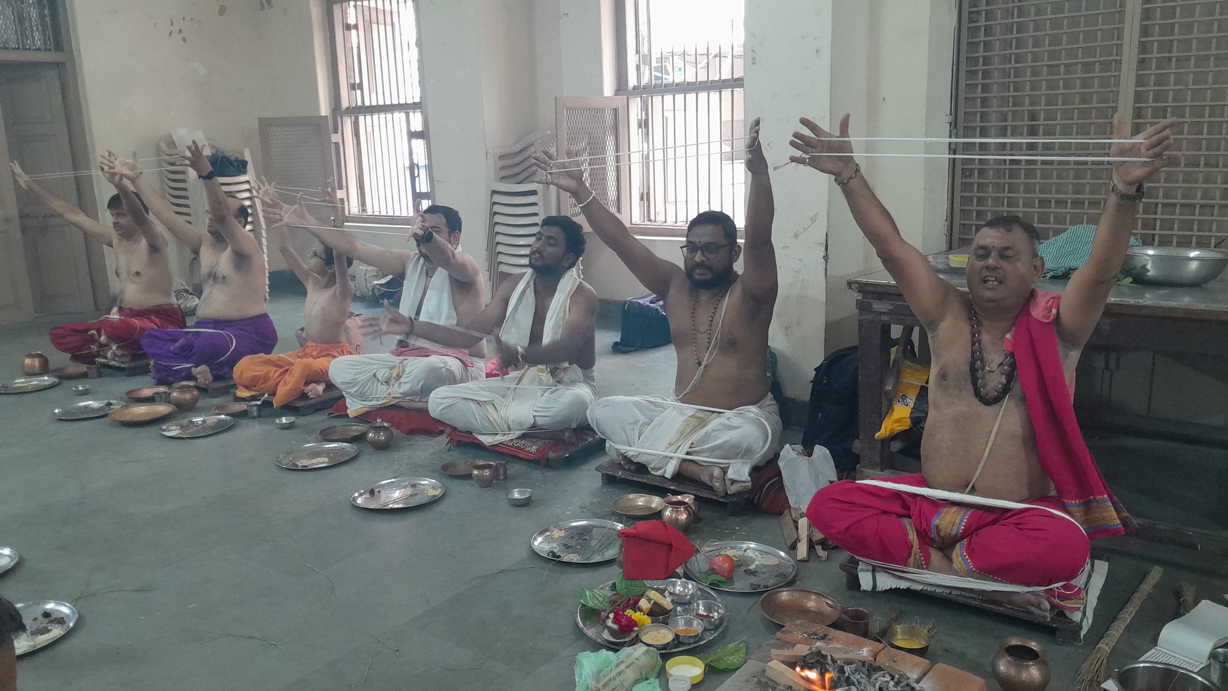 દાંડિયા બજાર વિસ્તારમાં આવેલ બ્રાહ્મણ સભા હોલ ખાતે મંત્રોચ્ચાર સાથે જનોઈ બદલવામાં આવી..