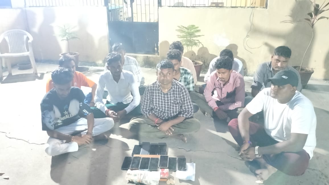 કિશનવાડીમાં ચાલતા જુગારધામ પર વારસિયા પોલીસની રેડમાં 11 ખેલીઓ ઝડપાયા