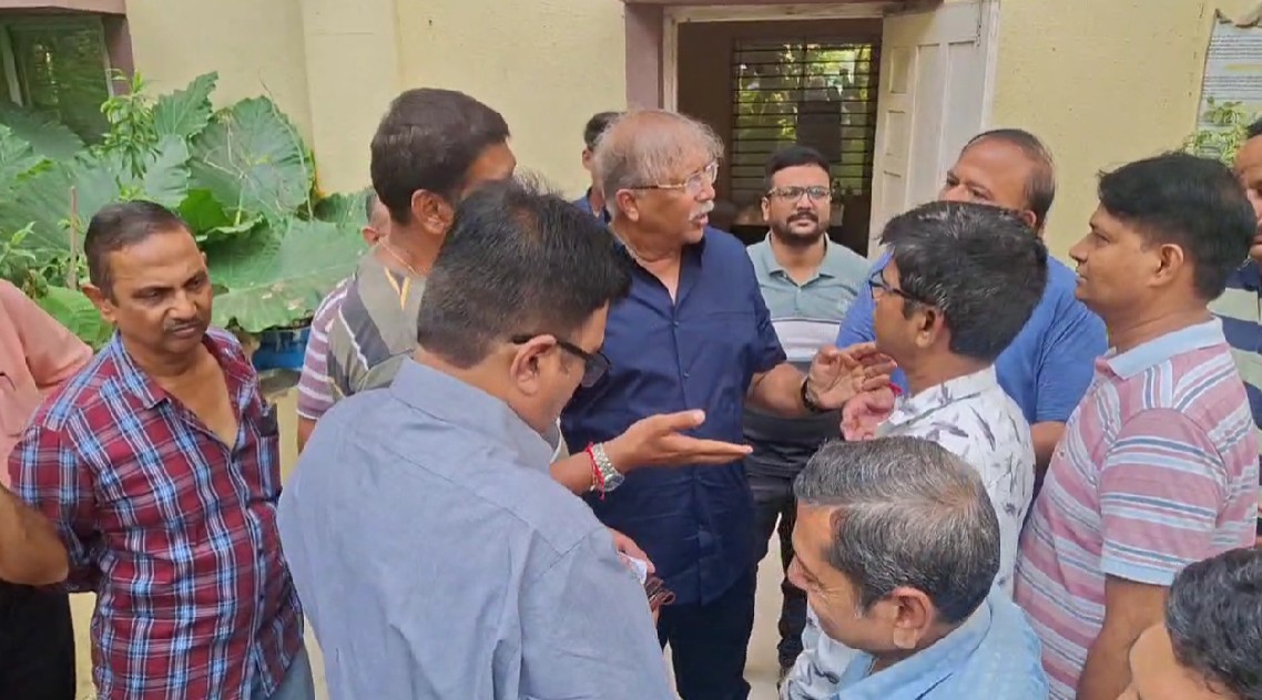 બોમ્બે પાર્ક, જવાહર પાર્ક, ઈશ્વર શાંતિ, દીપિકા સોસાયટી વિસ્તારોમાં છેલ્લા કેટલાંક દિવસોથી પાણી પુરવઠો બંધથી પ્રજા નો વિરોધ