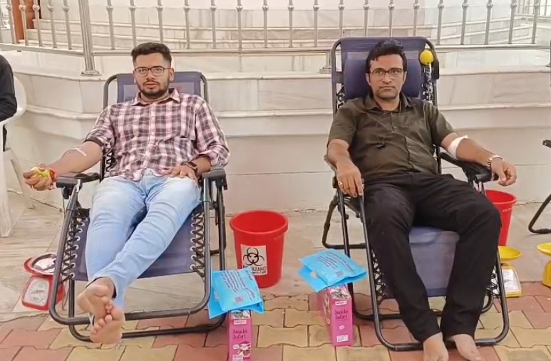 કૈલાશ ફાઉન્ડેશન દ્વારા માંજલપુર વિસ્તારમાં આવેલ શ્રી કુબેરેશ્વર મહાદેવ મંદિર ખાતે બ્લડ ડોનેશન કેમ્પ યોજાયો