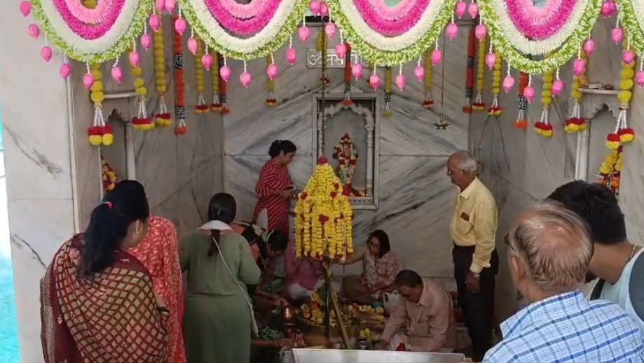 શ્રાવણ માસના ત્રીજા સોમવારે શ્રી કુબેરેશ્વર મહાદેવ મંદિર ખાતે બાર જ્યોતિર્લિંગ દર્શનનું આયોજન કરવામાં આવ્યું