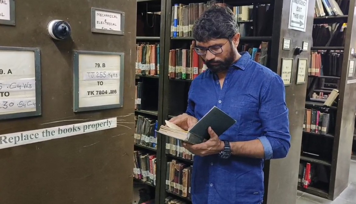 ધારાસભ્ય જીગ્નેશ મેવાણી દ્વારા MSU હંસા મેહતા લાઇબ્રેરીની મુલાકાત 