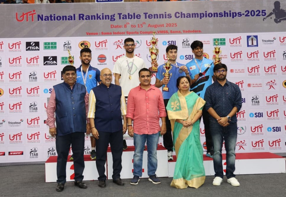 ટેબલ ટેનિસ ટુર્નામેન્ટમાં વિજેતા ખેલાડીઓનું રમતગમત મંત્રી હર્ષ સંઘવીના હસ્તે સન્માન