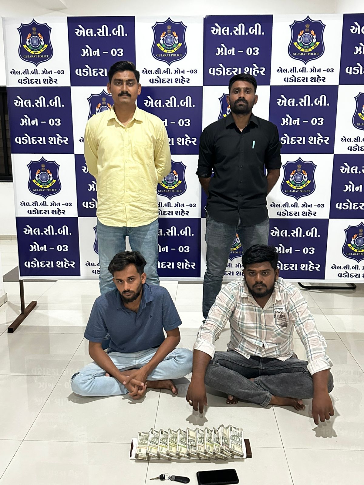 ઓફિસમાંથી 6 લાખની રોકડ અને ડીવીઆર ચોરવાના ગુનામાં બે કર્મચારીઓની ધરપકડ