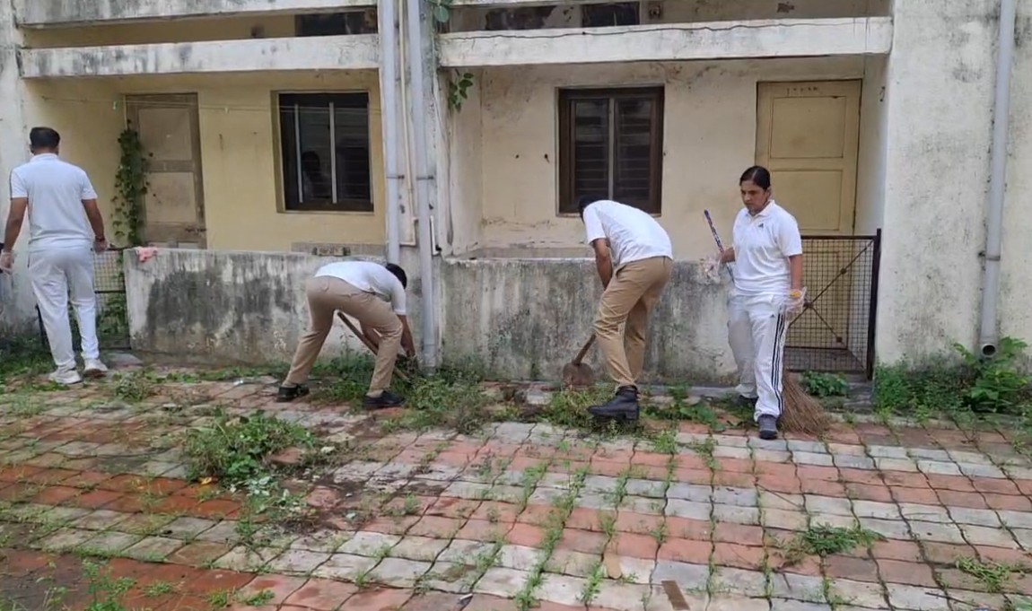 હર ઘર તિરંગા હર ઘર સ્વચ્છતા થીમ આધારે પોલીસ દ્વારા સ્વચ્છતા અભિયાન હાથ ધરાયુ 