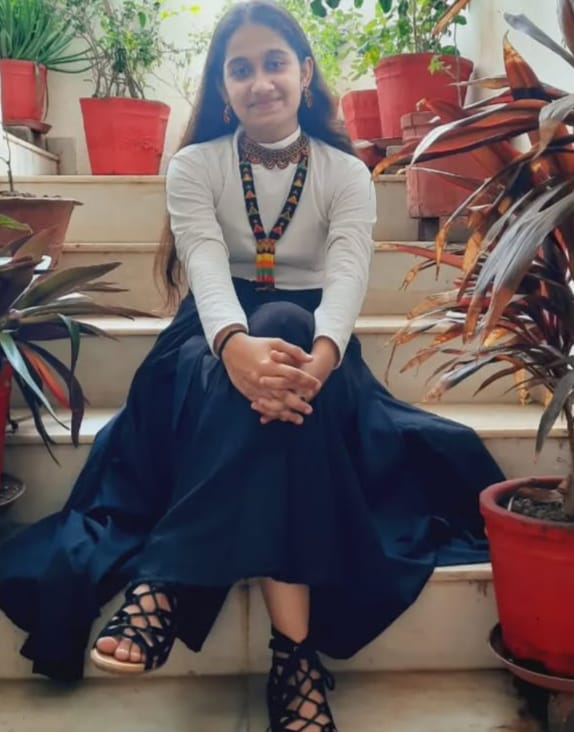 વડોદરા જિલ્લાની ફેશન ડિઝાઇનિંગની વિદ્યાર્થીની ખુશીએ આપ્યો ખાકી વર્દીને આધુનિકતાનો સ્પર્શ