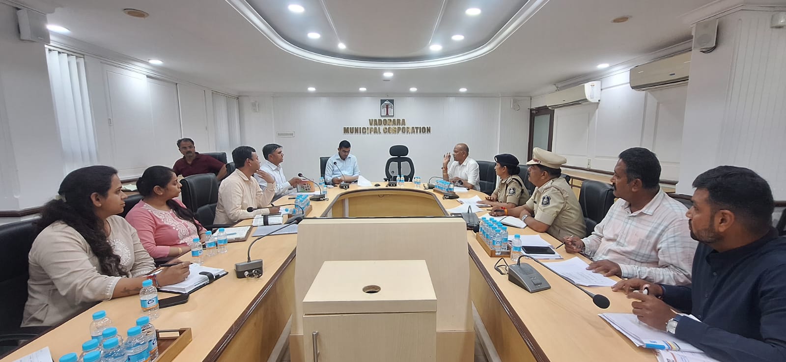 કોર્પોરેશન અને ટ્રાફિક પોલીસને અચાનક જ ટ્રાફિક સમસ્યાનું જ્ઞાન લાદ્યું..બેઠક કરી 