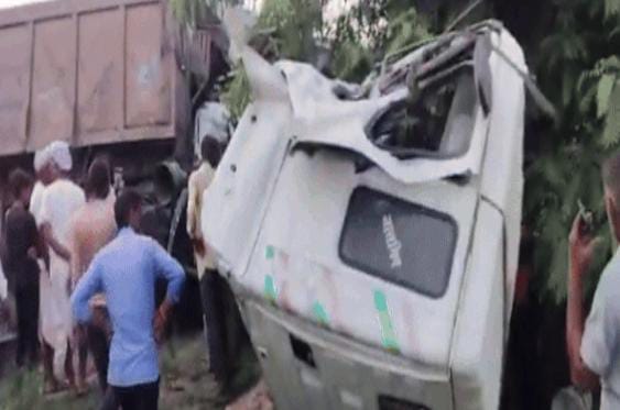 ટ્રેલર ટ્રક સામ-સામે અથડાતા અકસ્માત માં બે લોકોના મોત 