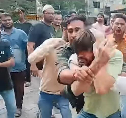 હિટ એન્ડ રન ના આરોપી રોહન સોનીની કોર્ટ પરિસરમાં ધોલાઈ 