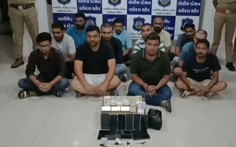 શ્રાવણીયા જુગાર રેડ: પાણીગેટ પોલીસ દ્વારા 13 આરોપી ઝડપાયા