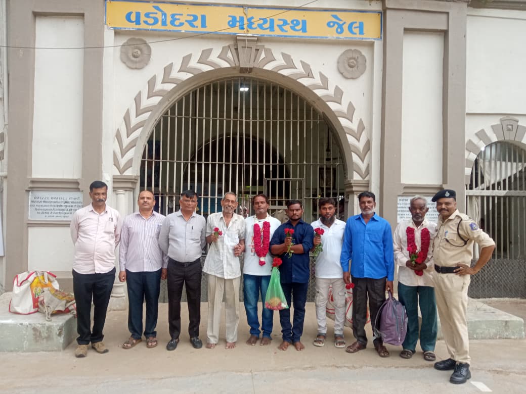સ્વાતંત્ર્ય દિન પૂર્વે વડોદરા સેન્ટ્રલ જેલમાં આજીવન કેદની સજા ભોગવતા 7 કેદીને જેલમુક્ત કરાયા 