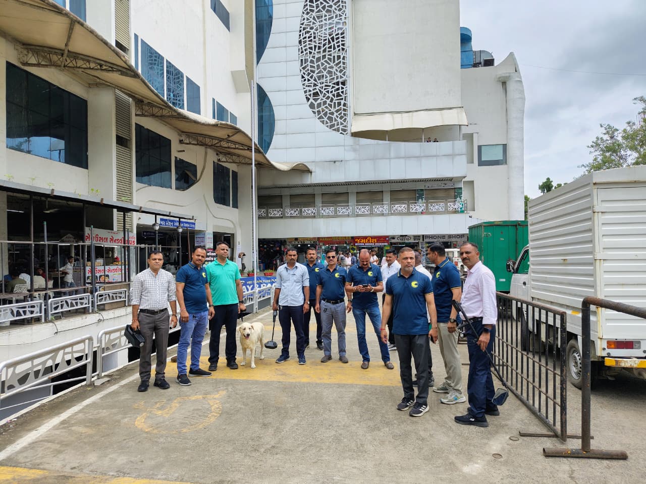 આગામી તહેવારોને અનુલક્ષીને ભીડભાડ વાળા સ્થળો પર પોલીસનું સઘન ચેકિંગ 