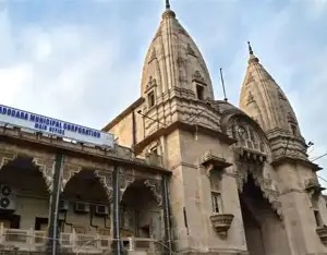 વડોદરાના ઇન્સ્પેક્ટર ઓફ ઇ્ન્સ્પેક્શન ઓફ બિલ્ડીંગ એન્ડ અધર કન્સ્ટ્રક્શન દ્વારા બિલ્ડરને નોટિસ