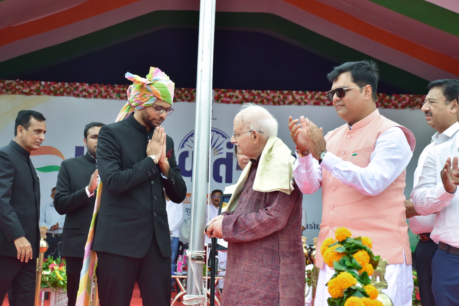 પદ્મશ્રી રતનકુમાર પરિમુનું કલેક્ટર અનિલ ધામેલિયાના હસ્તે સન્માન