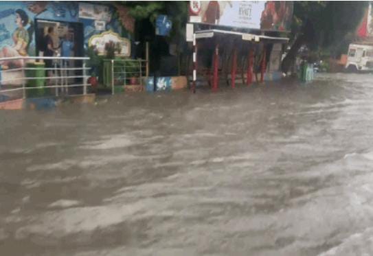 જન્માષ્ટમીના પાવન પર્વે વાતાવરણમાં પલટો : ગાજવીજ સાથે મેહુલીઓ વરસ્યો