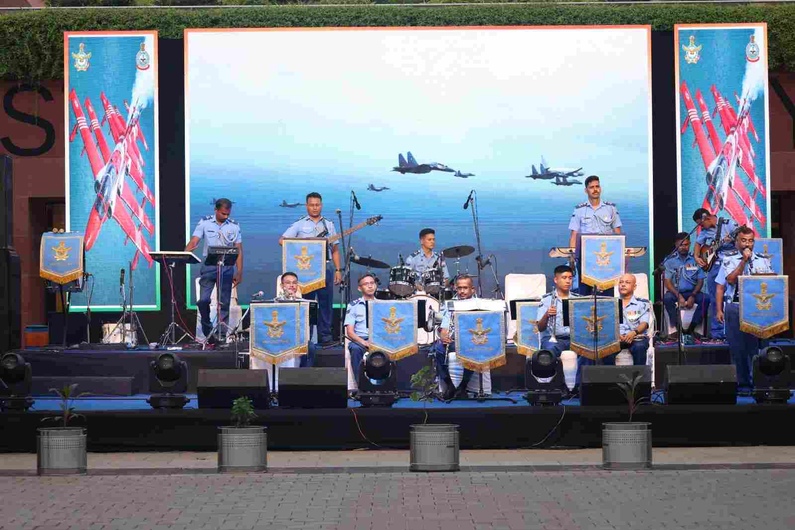 ઇન્ડિયન એરફોર્સ દ્વારા ૭૯ માં સ્વાતંત્ર્ય પર્વની સંધ્યાએ સ્ટેચ્યુ ઓફ યુનિટી એકતા નગર ખાતે સંગીતમય સાંજ - દેશભક્તિ કે નામ સંગીત સંધ્યાનો કાર્યક્રમ યોજાયો