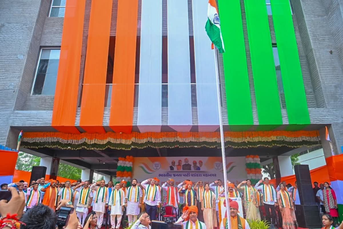 સામાન્ય નાગરિક કદાચ ભૂલ કરે તે ચલાવી લેવાય, પરંતુ નેતાઓ ભૂલ કરે તે ચલાવી લેવાય નહીં