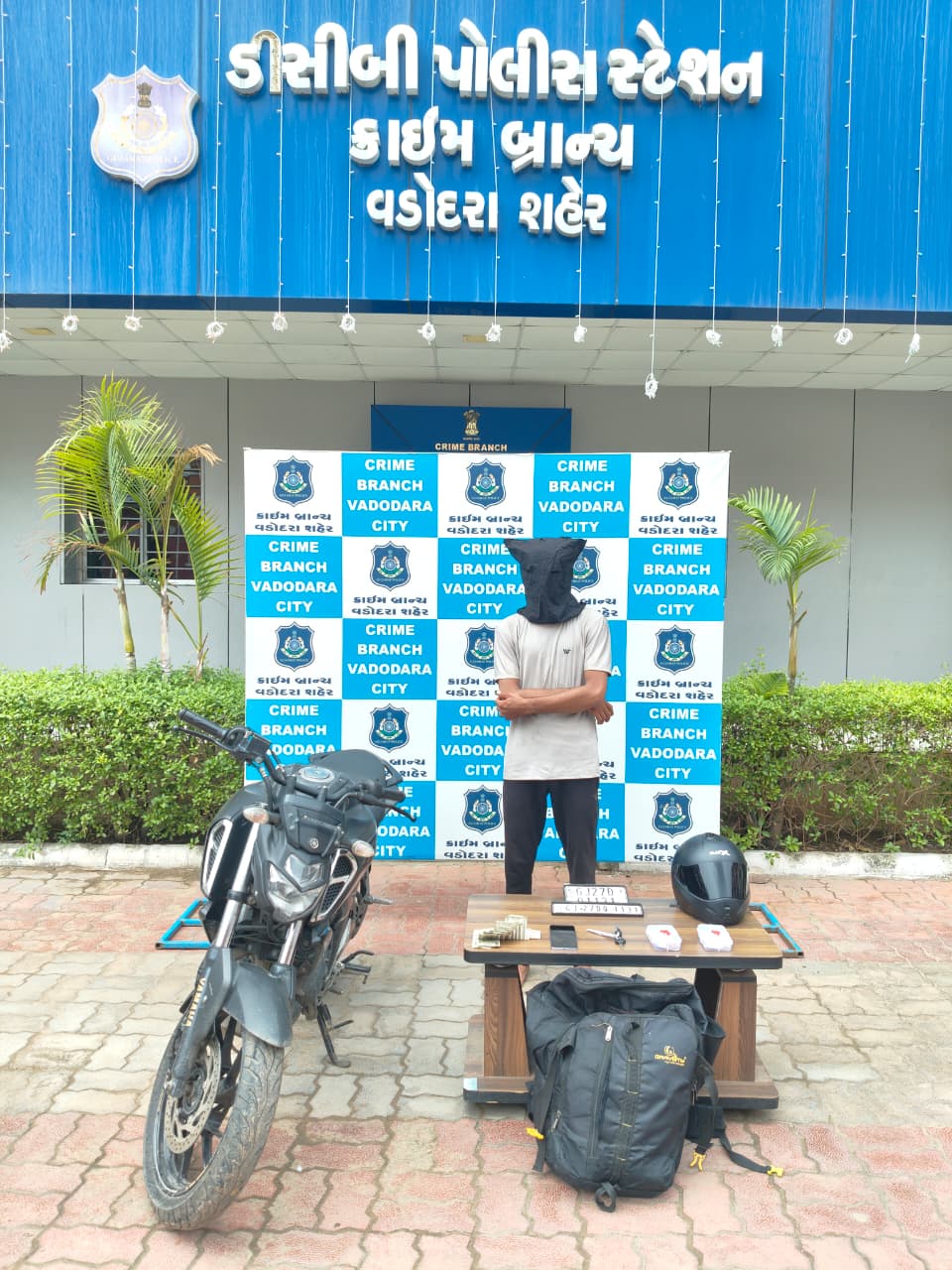 જામીન પર છૂટેલા આરોપીએ વડોદરામાં બે મહિલાના અછોડા તોડયા