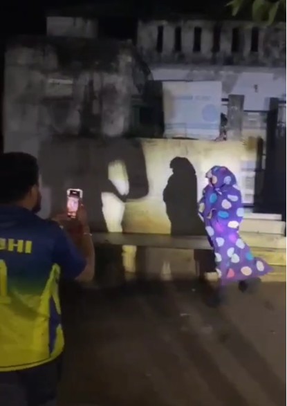 સત્યમ ક્લિનિકમાં,અસત્ય કરતૂત કરનારાઓને પોલીસ રક્ષણ મળ્યું.નેતાને બચાવવા પોલીસનાં ધમપછાડા