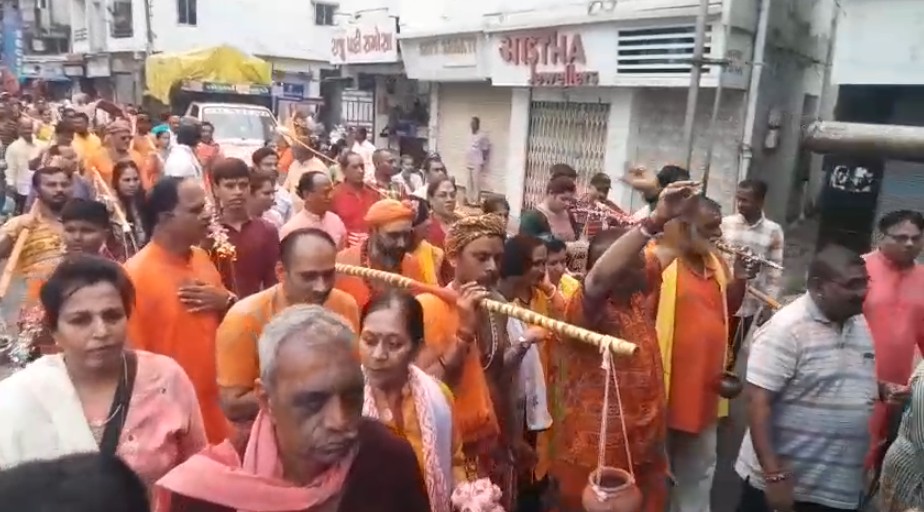 શ્રાવણના છેલ્લા સોમવારે 12 મી કાવડયાત્રાનું સિધ્ધનાથ મહાદેવ મંદિર થી પ્રસ્થાન