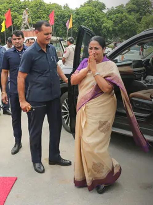 દિલ્હીના મુખ્યમંત્રી રેખા ગુપ્તાને એક શખ્સએ તમાચો ઝીંકી દીધો