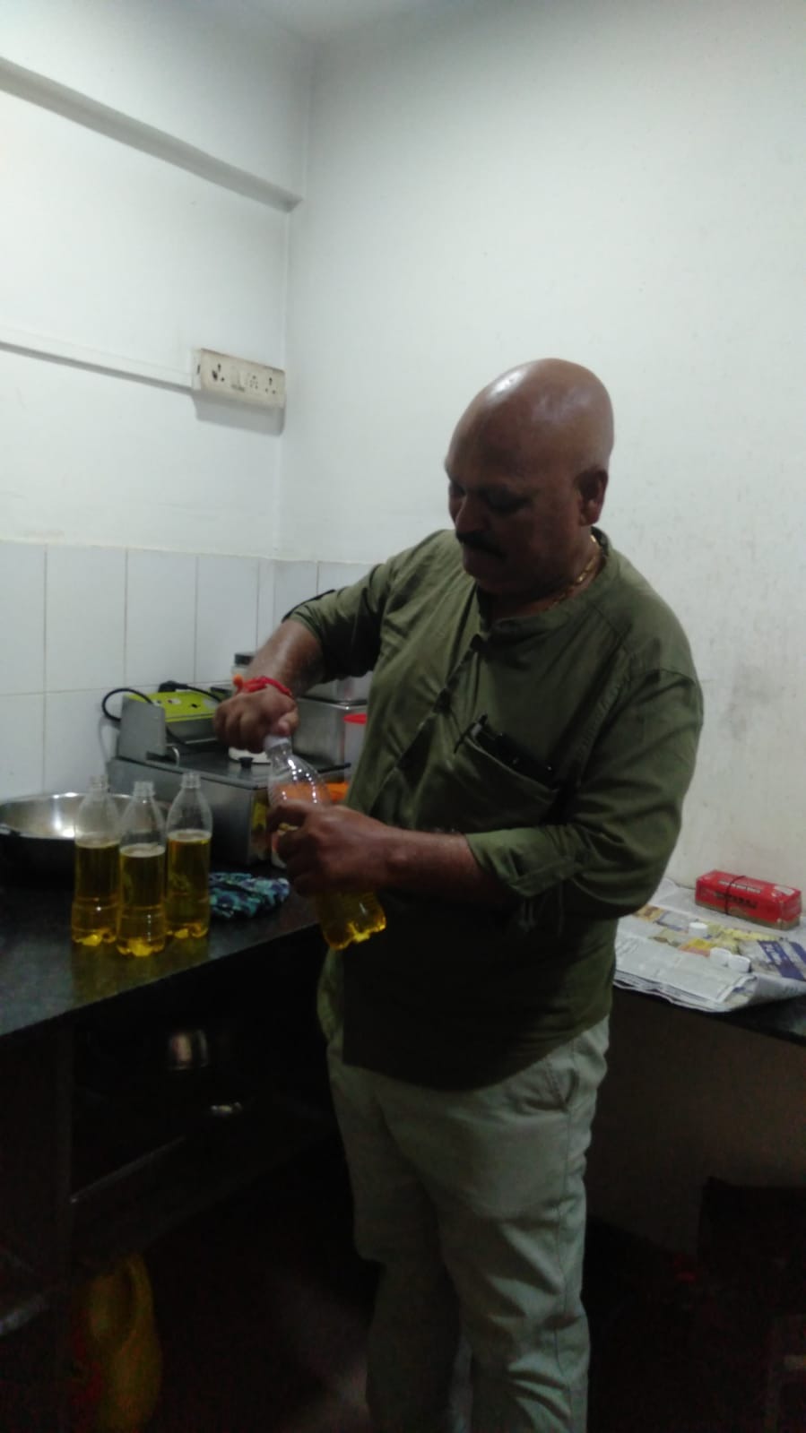 પાલિકાના ફૂડ વિભાગ દ્વારા ખાણીપીણીની દુકાનોમાં ચેકીંગ 