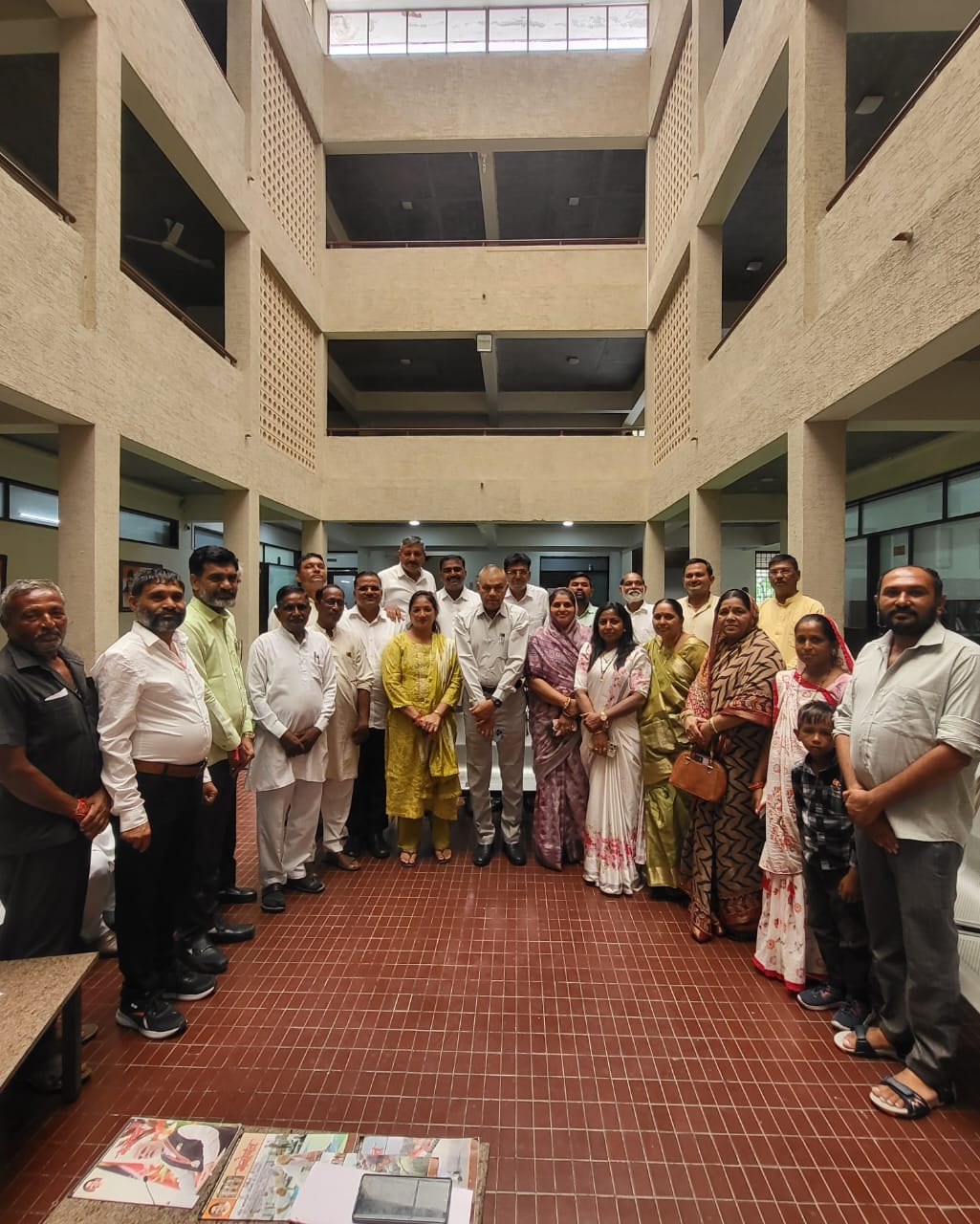 વડોદરા જીલ્લા પંચાયતમાં સભ્યો અને અધિકારીઓ સામસામે