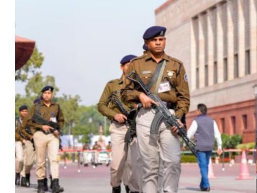 P1,સંસદ ભવનની સુરક્ષામાં ચૂક જોવા મળી: શખ્સ દિવાલ કૂદીને સંસદ પરિસરમાં ઘૂસી ગયો