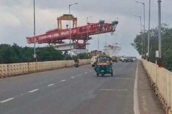 અમદાવાદ ગીરધરનગર બ્રિજ વાહન વ્યવહાર માટે કરાયો બંધ