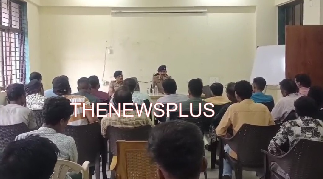 સાવલી પોલીસ મથકમાં આગામી તહેવારોને ધ્યાનમાં રાખી શાંતિ સમિતિની બેઠક યોજાઈ.