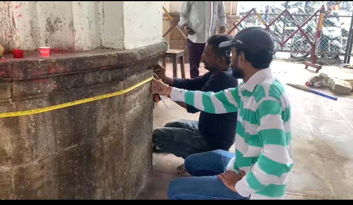 પાલિકાની એવી શું મજબૂરી છે કે વિવાદીત સવાણીને જ ફરી માંડવીનાં પીલરની રીસ્ટોરેશનની જવાબદારી આપવી પડી છે,તે પણ ટેન્ડરની પ્રક્રિયા વગર