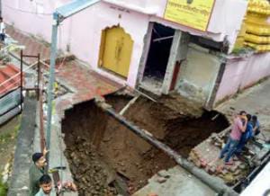 જમ્મુ-કાશ્મીરમાં 100 વર્ષમાં બીજી વખત અતિભારે વરસાદથી બ્રિજ ધરાશાયી અનેક રસ્તા બંધ 