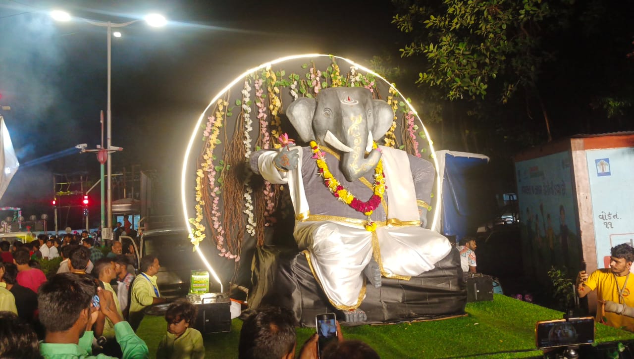 દિવ્યભાવના યુવક મંડળ ગણેશ આગમન યાત્રા આયોજન કરવામાં આવ્યું.